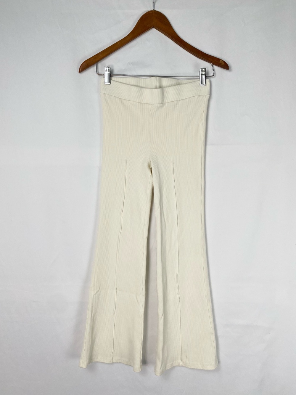 Donni. The Rib Kick Flare in Crème Cropped Hem Pintuck Size Small